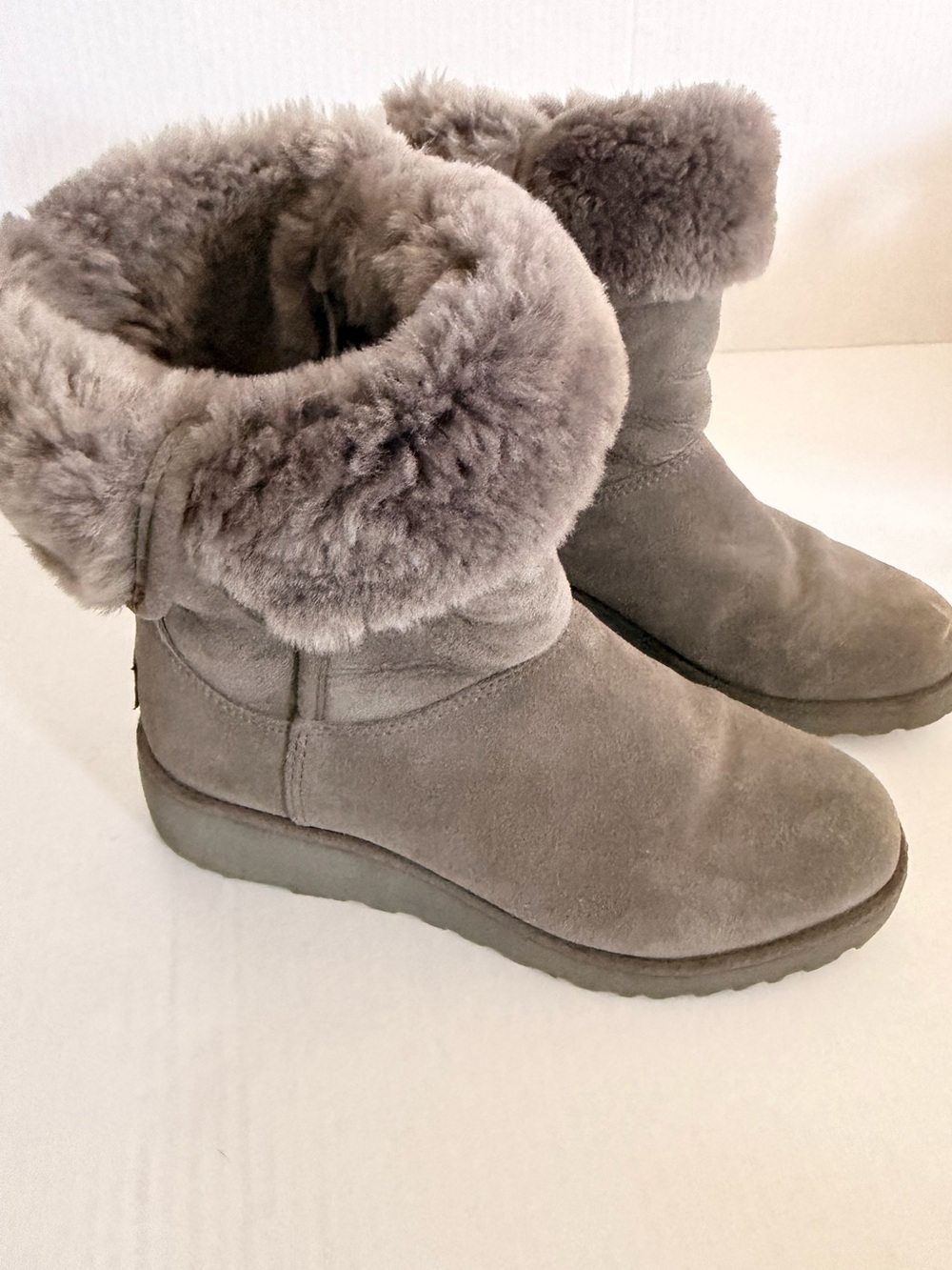 UGG Cozy Grey Shearling-Lined Women's Winter Boots Size 6.5